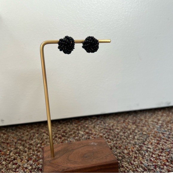 Black seed bead twisted Irish knot stud earrings medium simple post - Picture 1 of 5